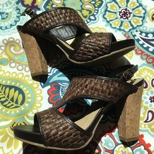 Kenneth Cole reaction brown woven sandals